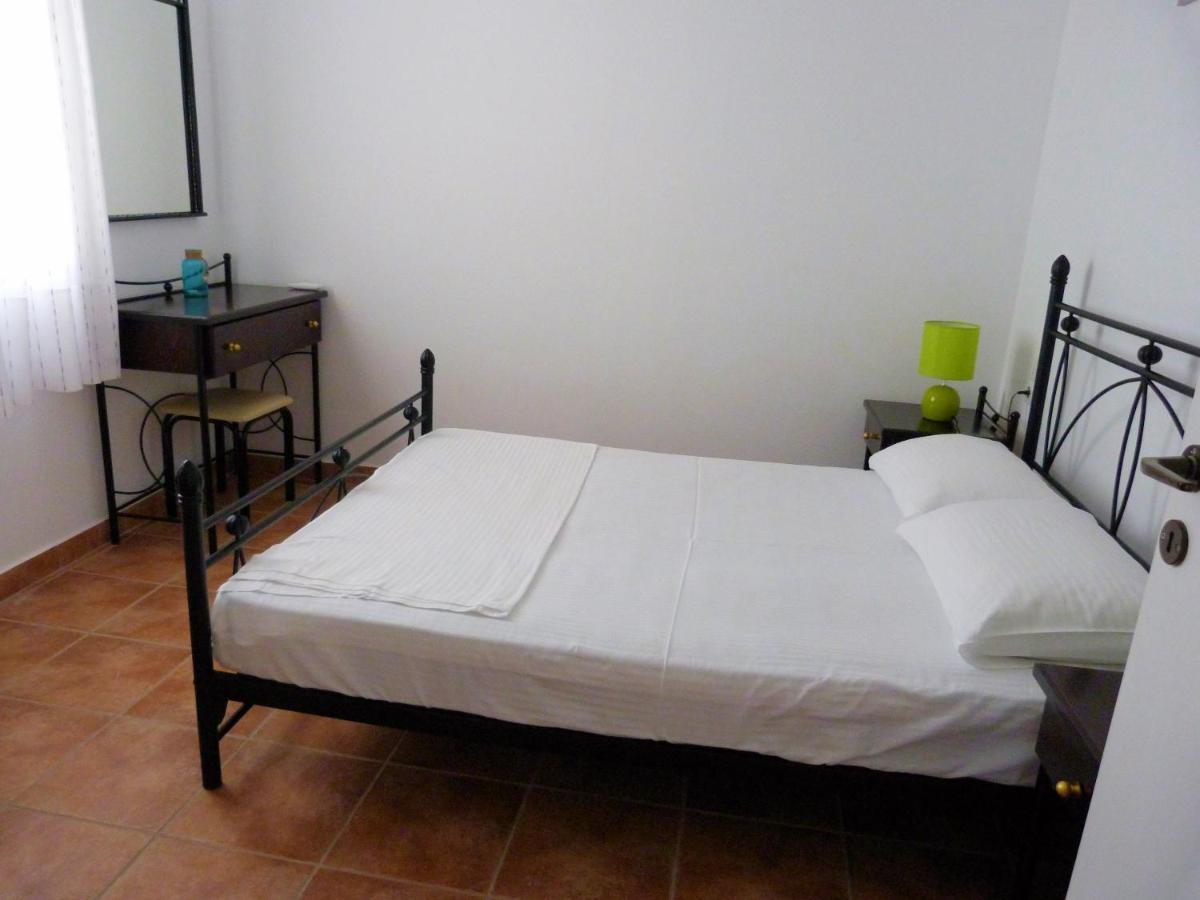 Ioli Apartments Alopronia Екстериор снимка