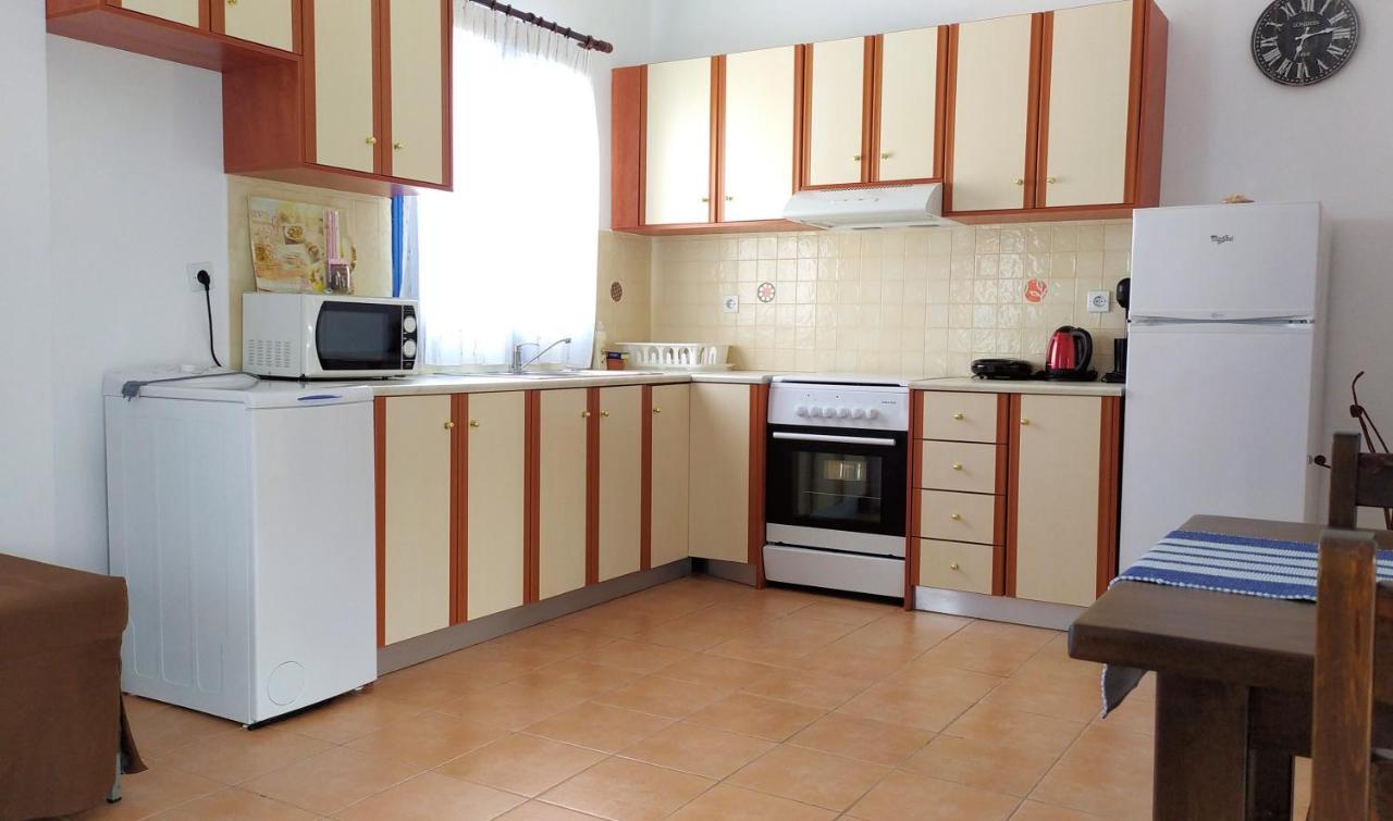 Ioli Apartments Alopronia Екстериор снимка