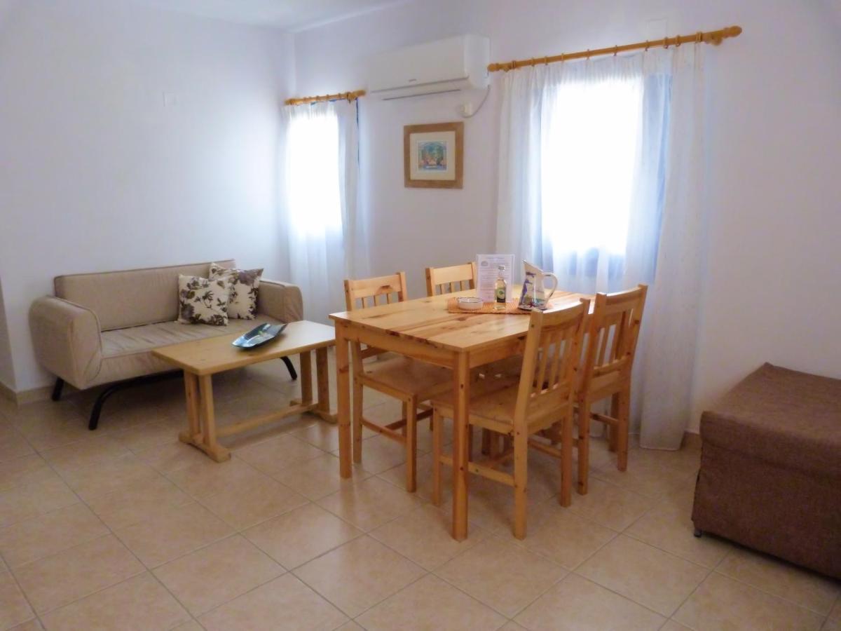 Ioli Apartments Alopronia Екстериор снимка