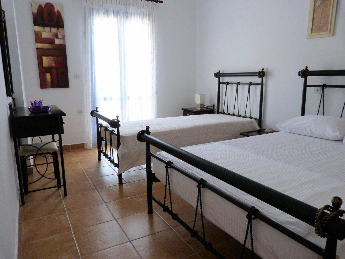 Ioli Apartments Alopronia Екстериор снимка