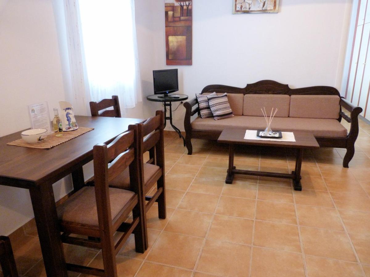 Ioli Apartments Alopronia Екстериор снимка