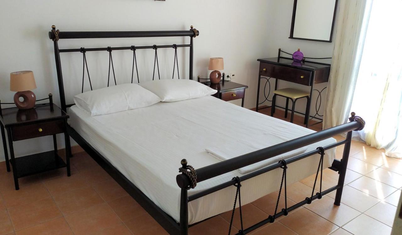 Ioli Apartments Alopronia Екстериор снимка