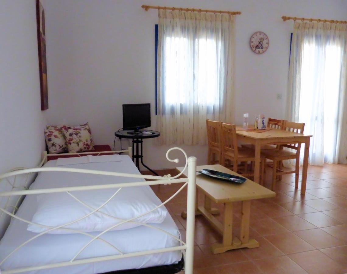 Ioli Apartments Alopronia Екстериор снимка