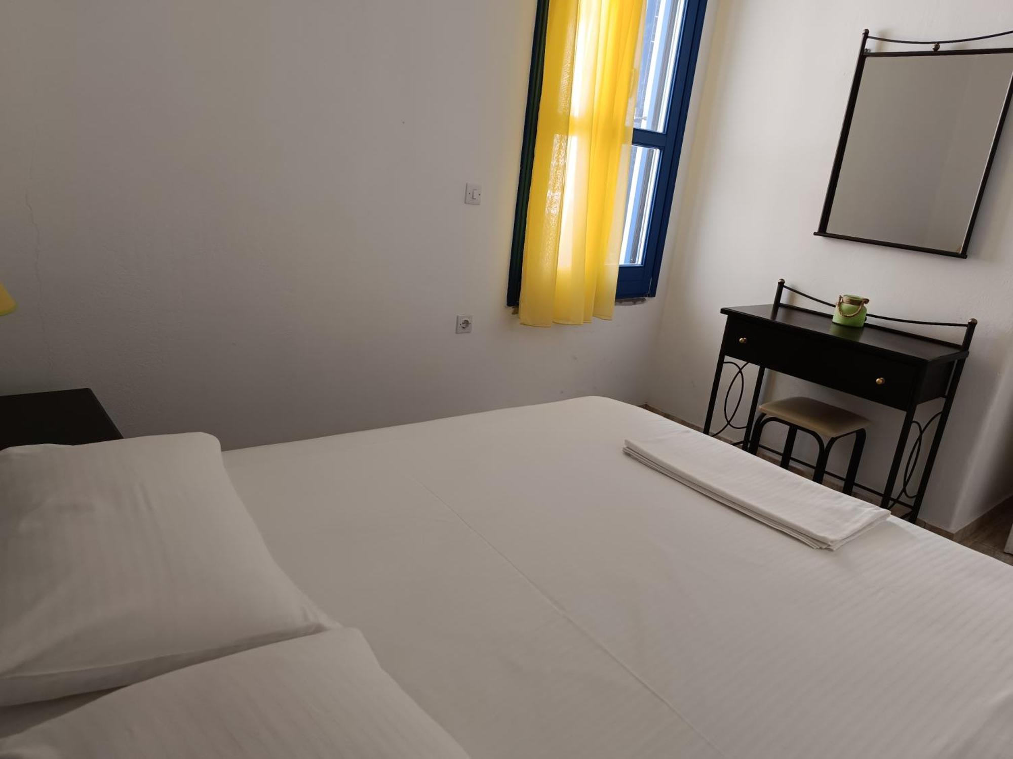 Ioli Apartments Alopronia Екстериор снимка
