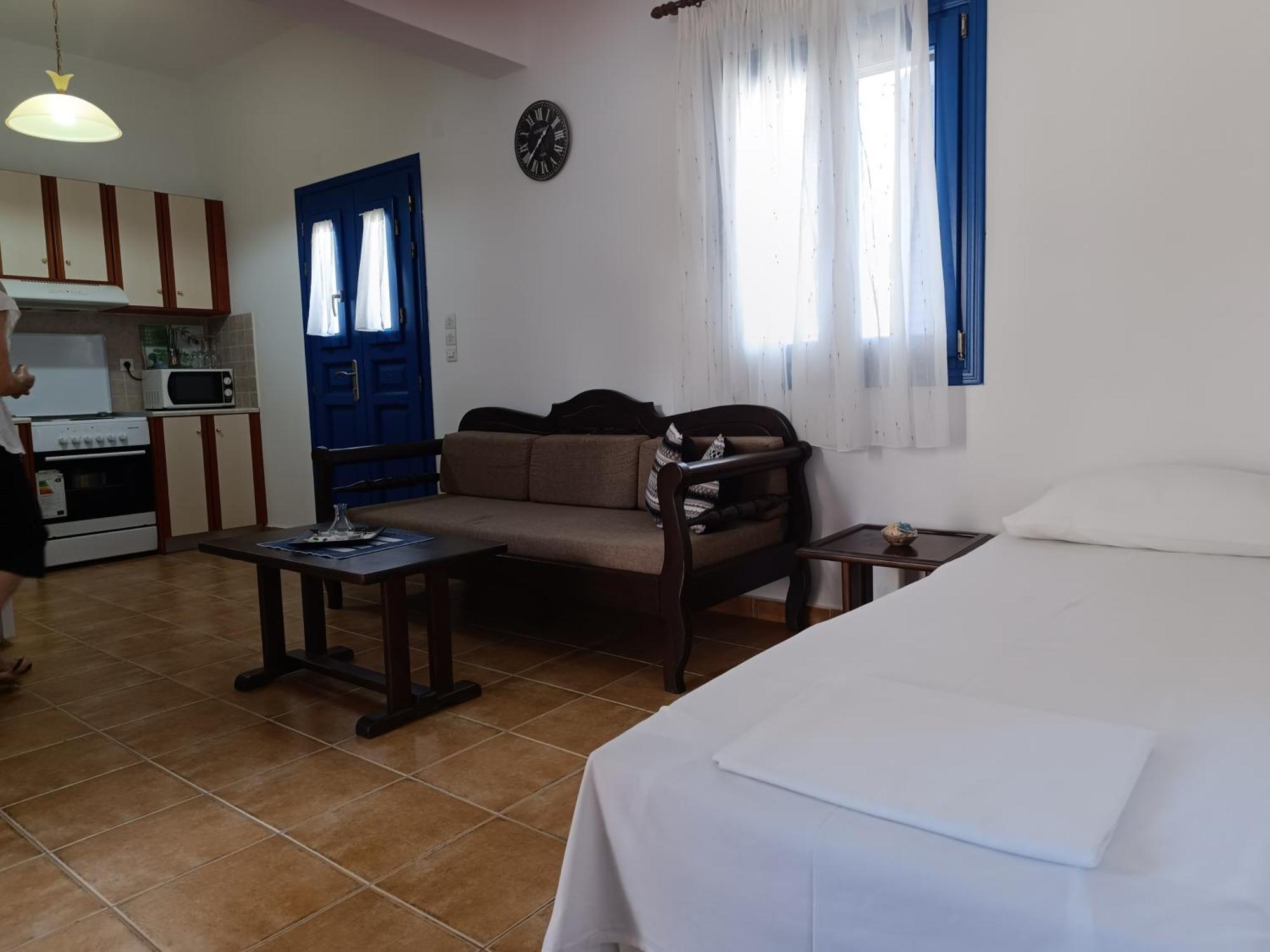 Ioli Apartments Alopronia Екстериор снимка